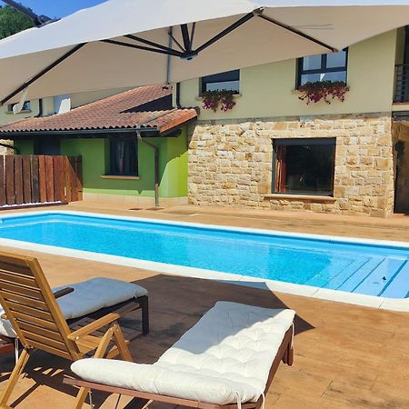 Chalet Con Piscina Climatizada En La Naturaleza Areatza Bagian luar foto