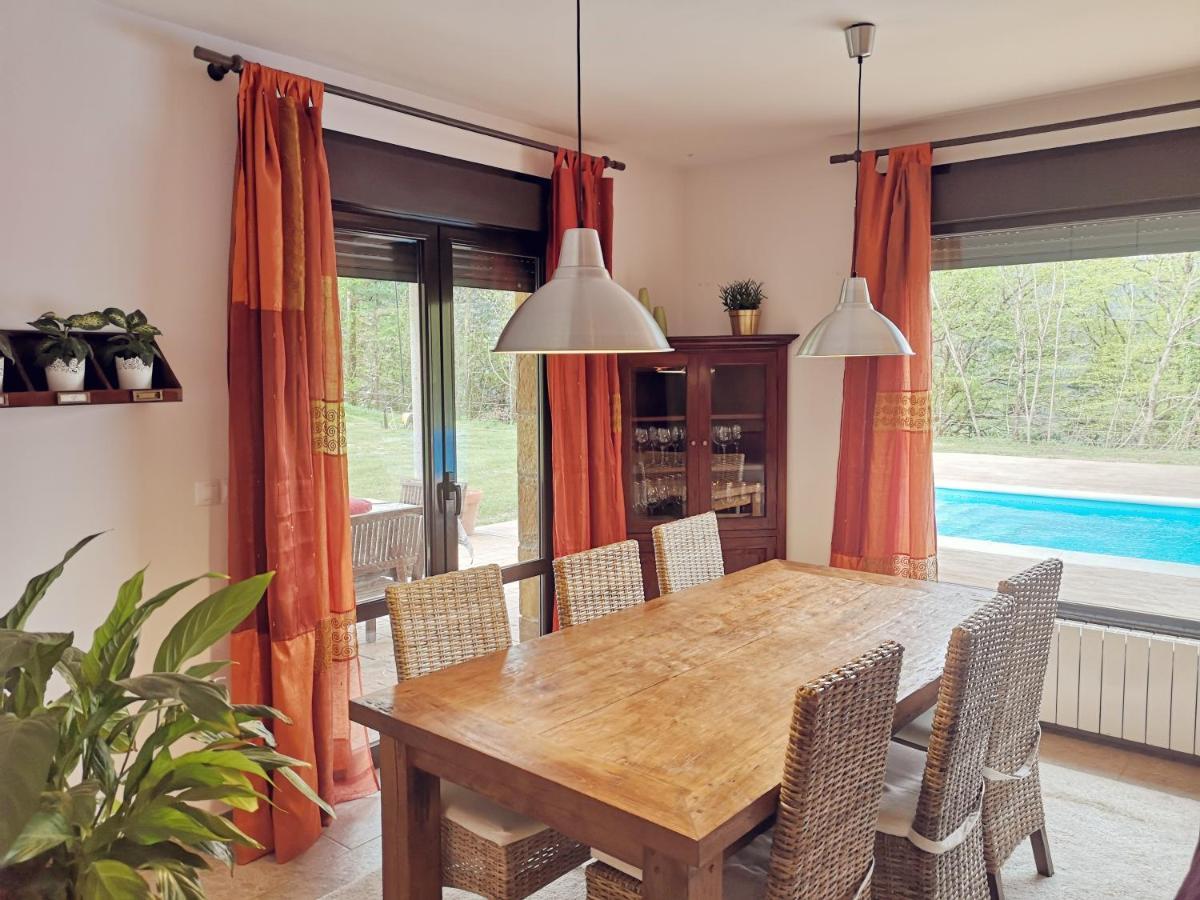 Chalet Con Piscina Climatizada En La Naturaleza Areatza Bagian luar foto