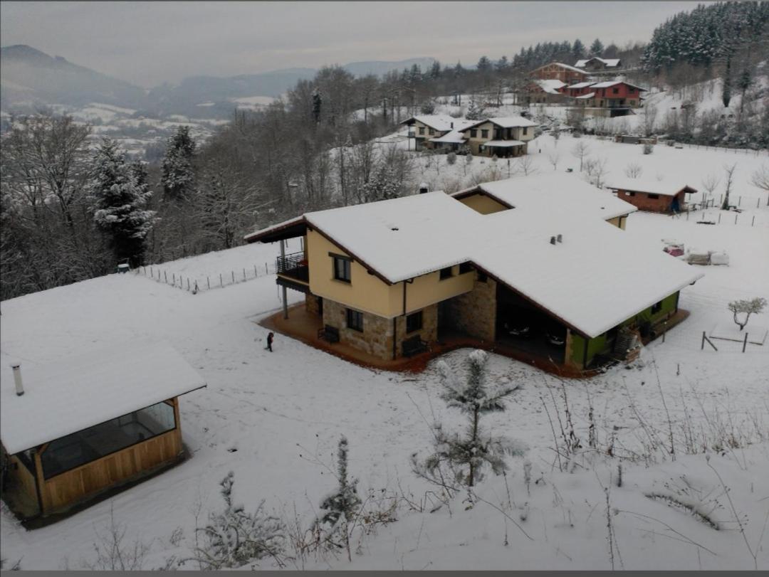 Chalet Con Piscina Climatizada En La Naturaleza Areatza Bagian luar foto