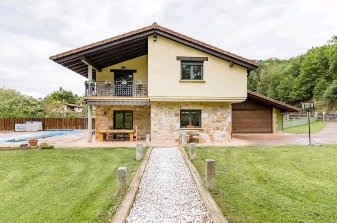 Chalet Con Piscina Climatizada En La Naturaleza Areatza Bagian luar foto