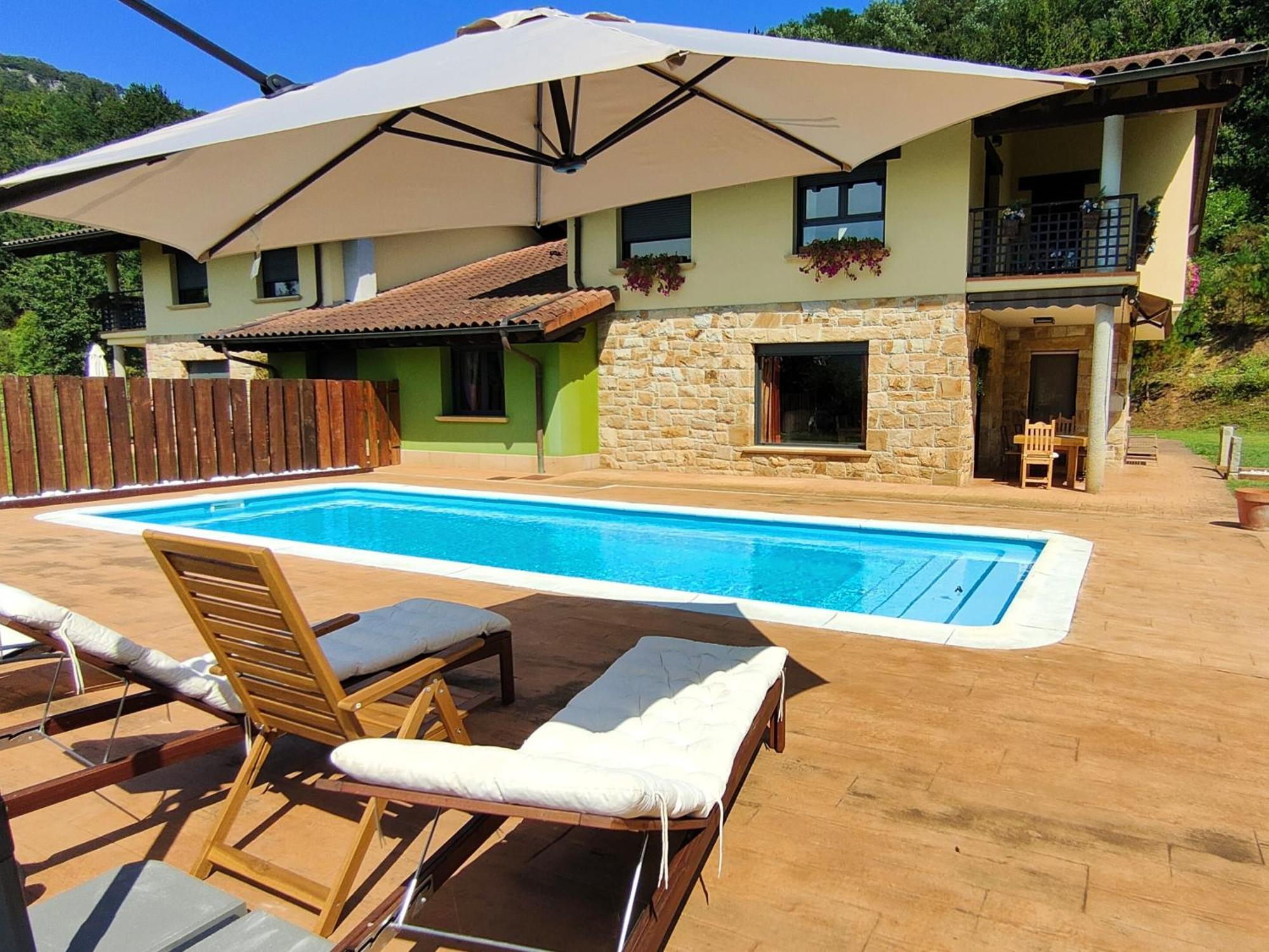 Chalet Con Piscina Climatizada En La Naturaleza Areatza Bagian luar foto