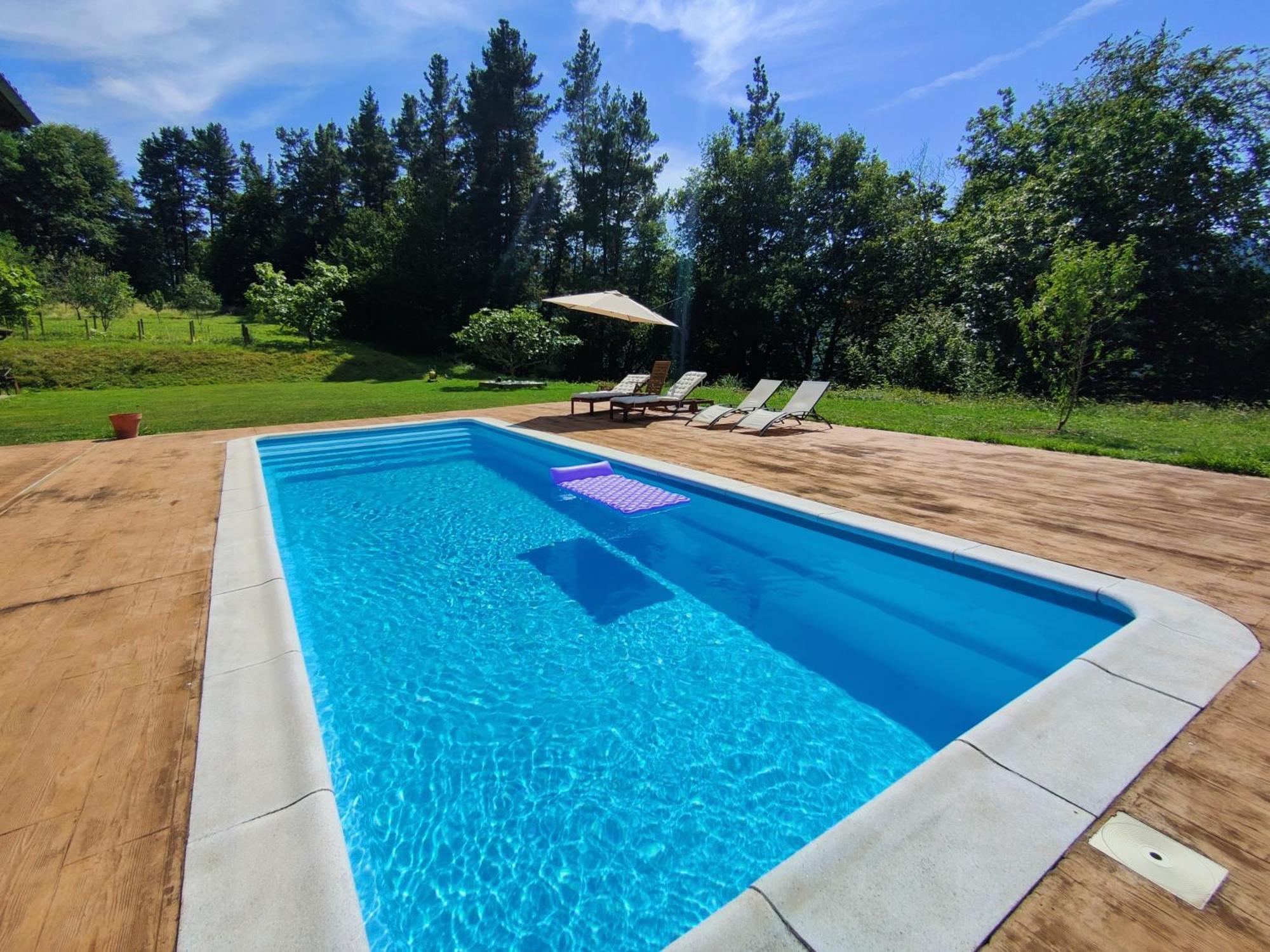 Chalet Con Piscina Climatizada En La Naturaleza Areatza Bagian luar foto